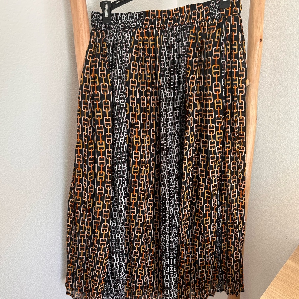 Chic Chain Pattern Skirt - Black, Brown, and White